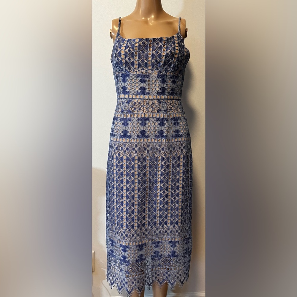BCBGMAXAZRIA women’s Blue Lace Midi Dress with Spaghetti Straps